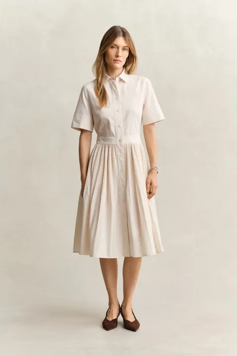 Plisset skjortekjole i bomull