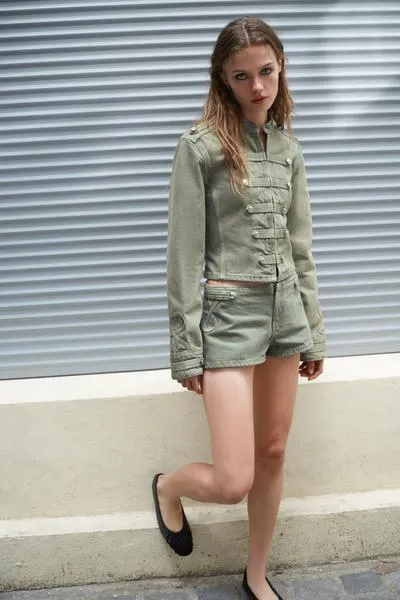 FITTED JACKET WITH BUTTONS