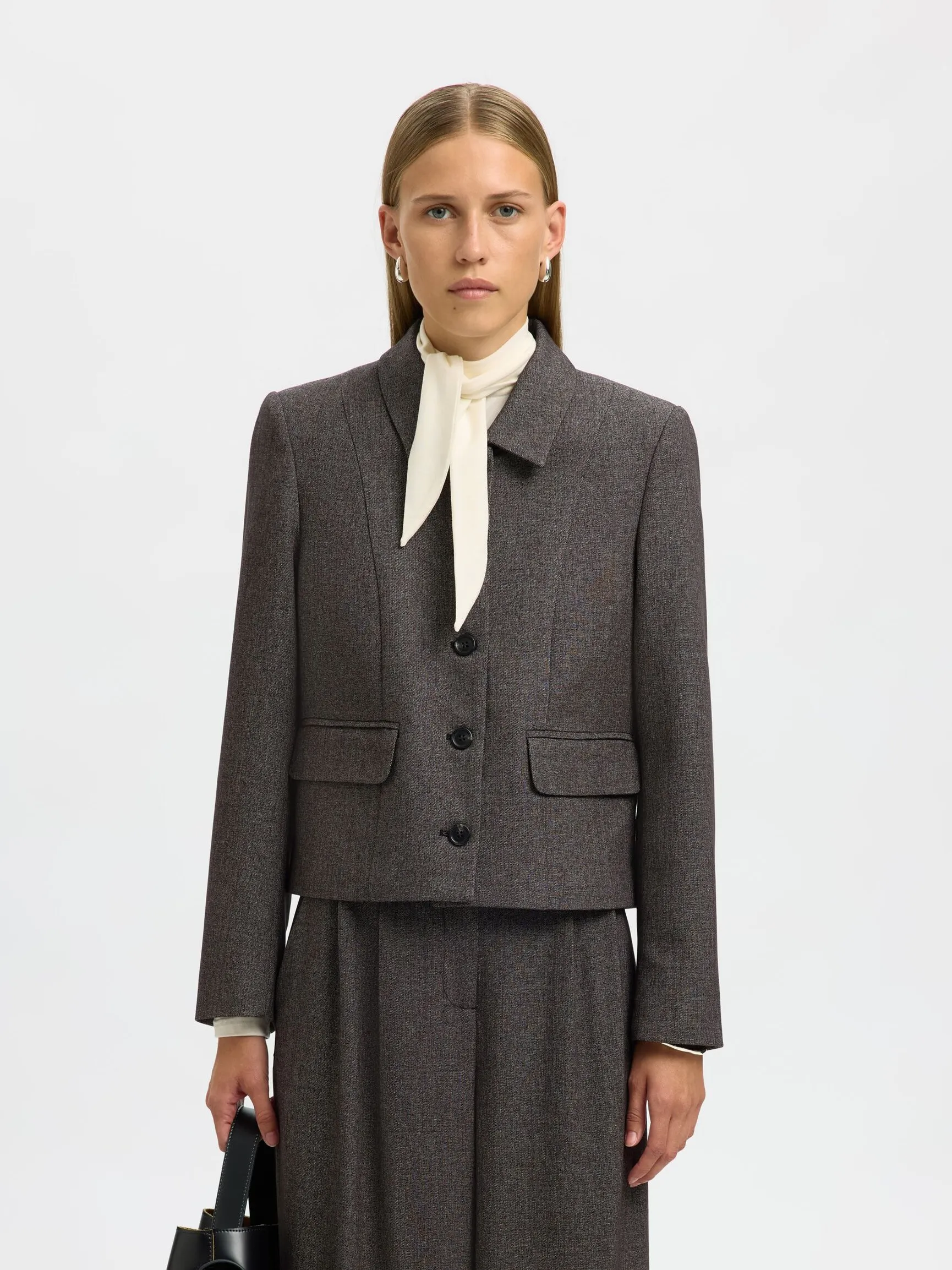 CROPPED BLAZER MED FIGURNÆR PASSFORM