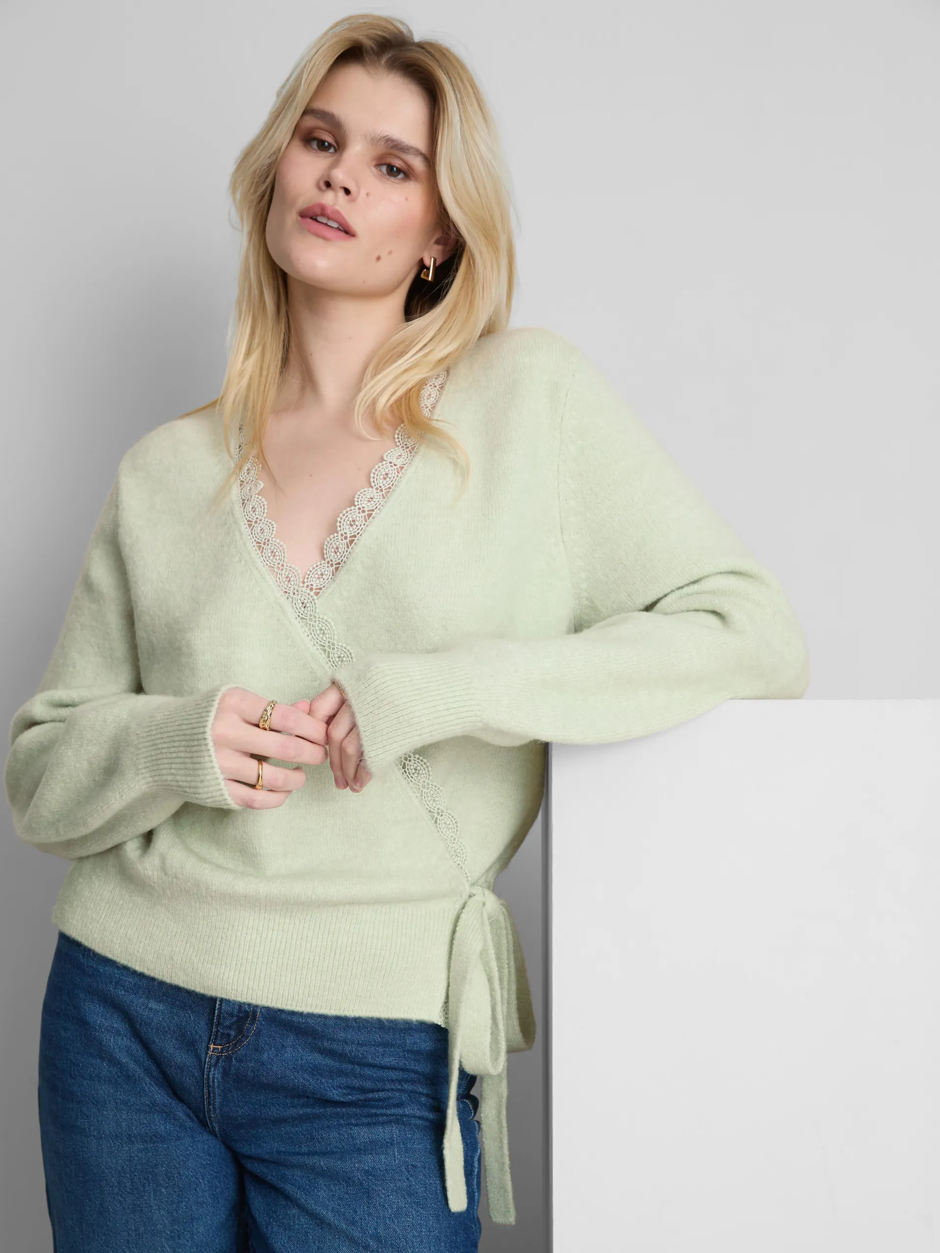 Gilet cache-cœur à finitions en dentelle