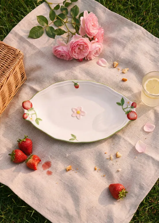 Oval plate with embossed strawberries - 34 cm