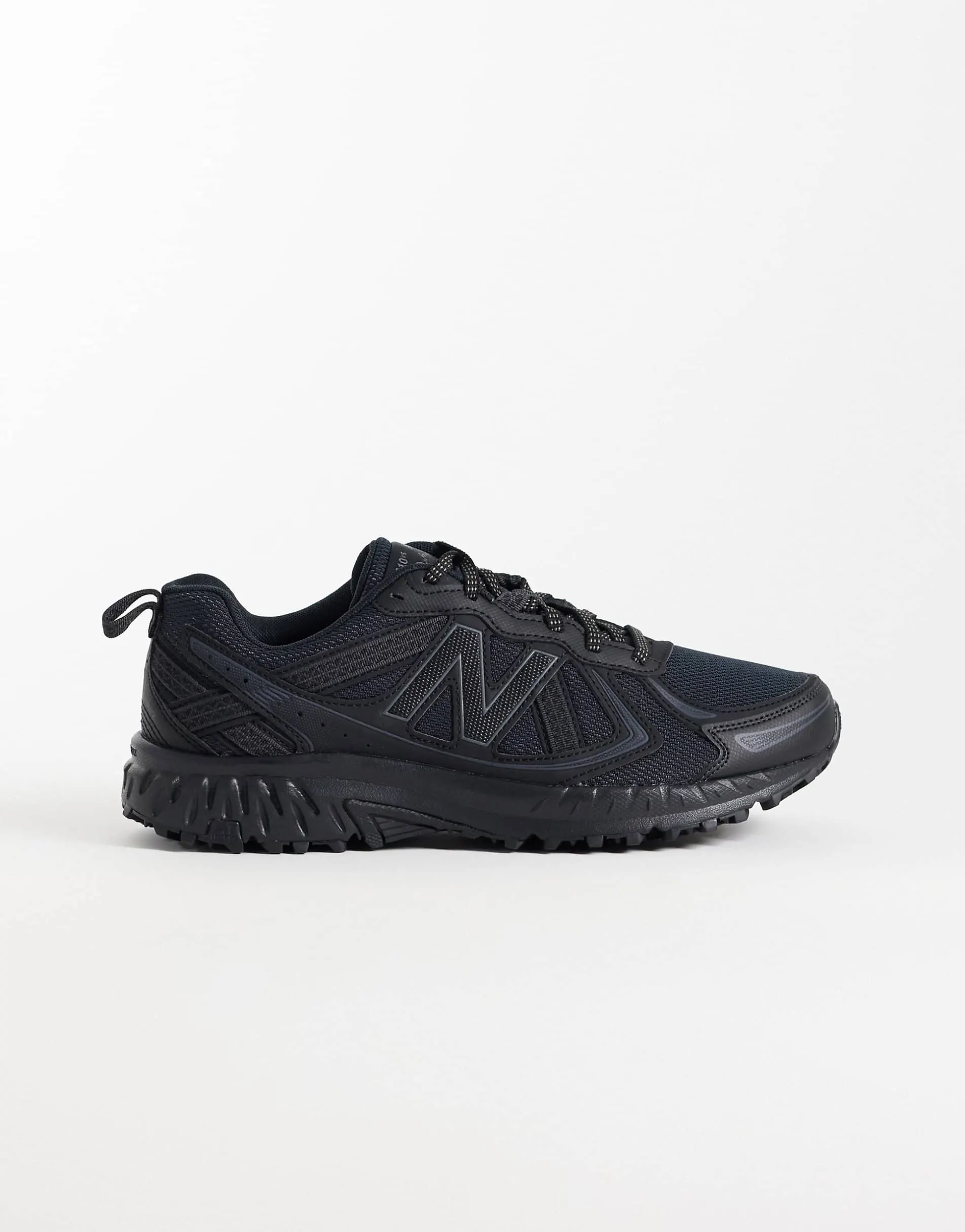 New Balance 410 trainers in black