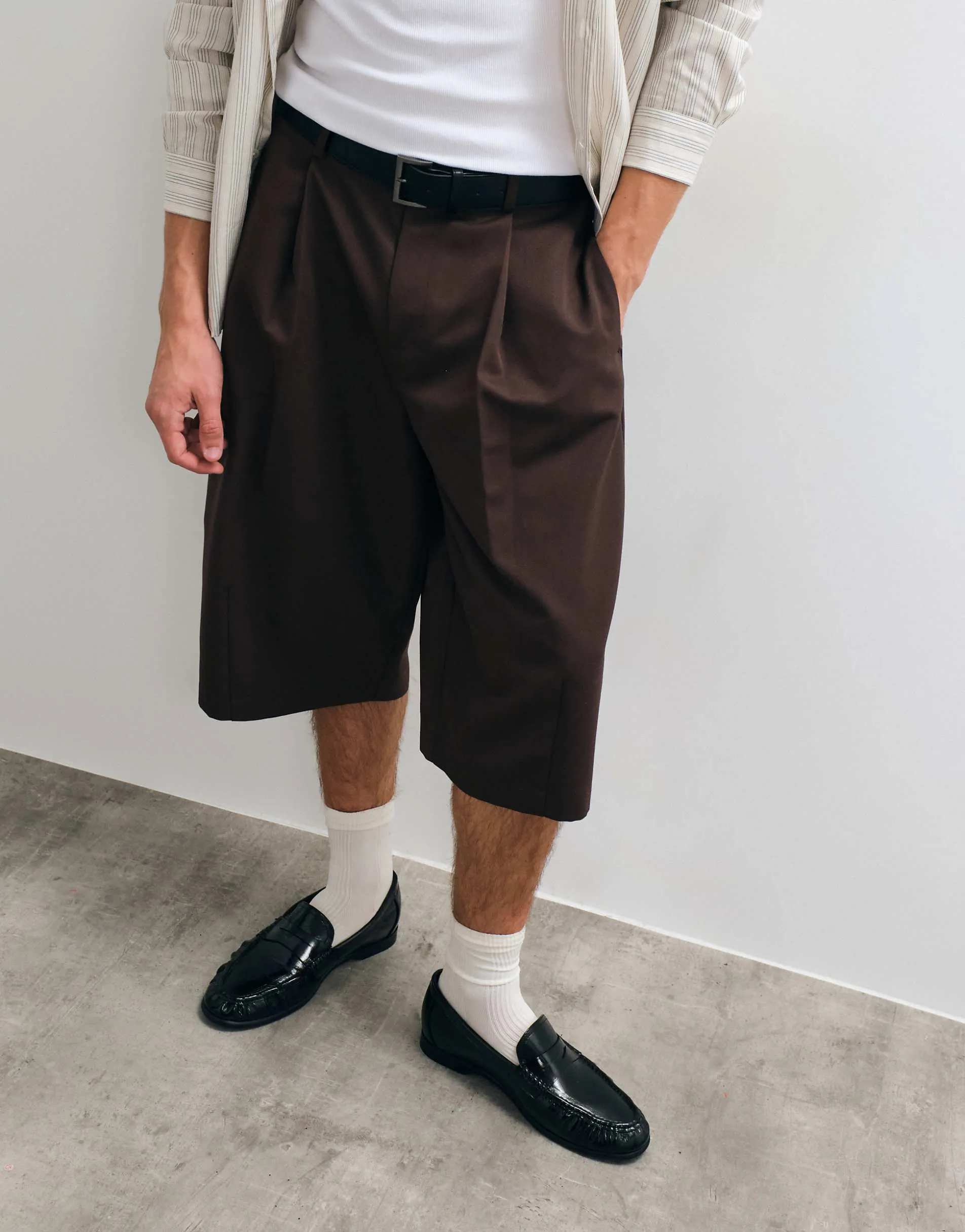 ASOS DESIGN tailored barrel short in brown