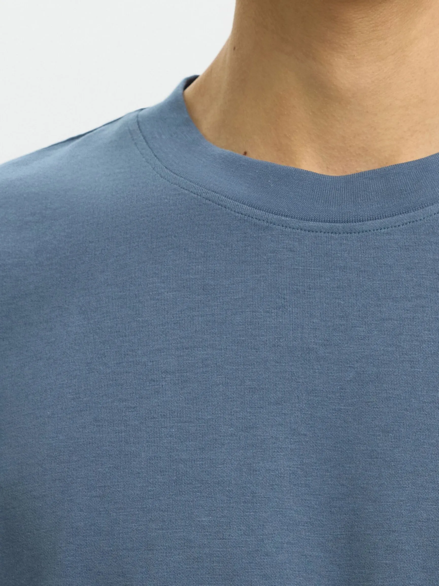 LOOSE FIT T-SKJORTE