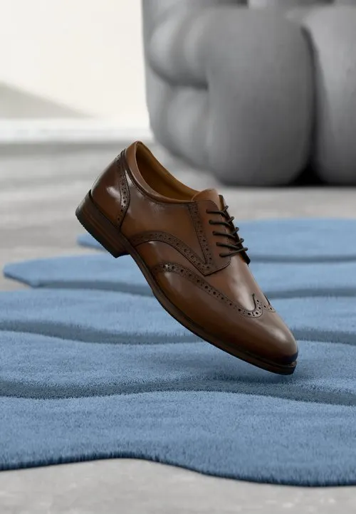 HARINGTON - Snøresko - cognac