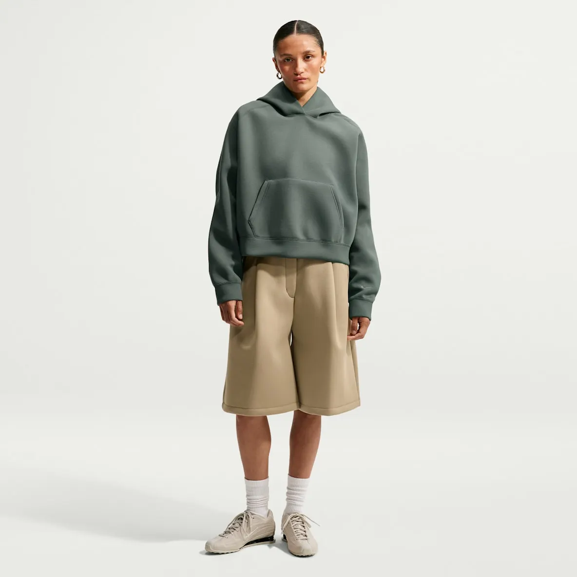 Ekstra stor shorts med mellomhøyt liv til dame