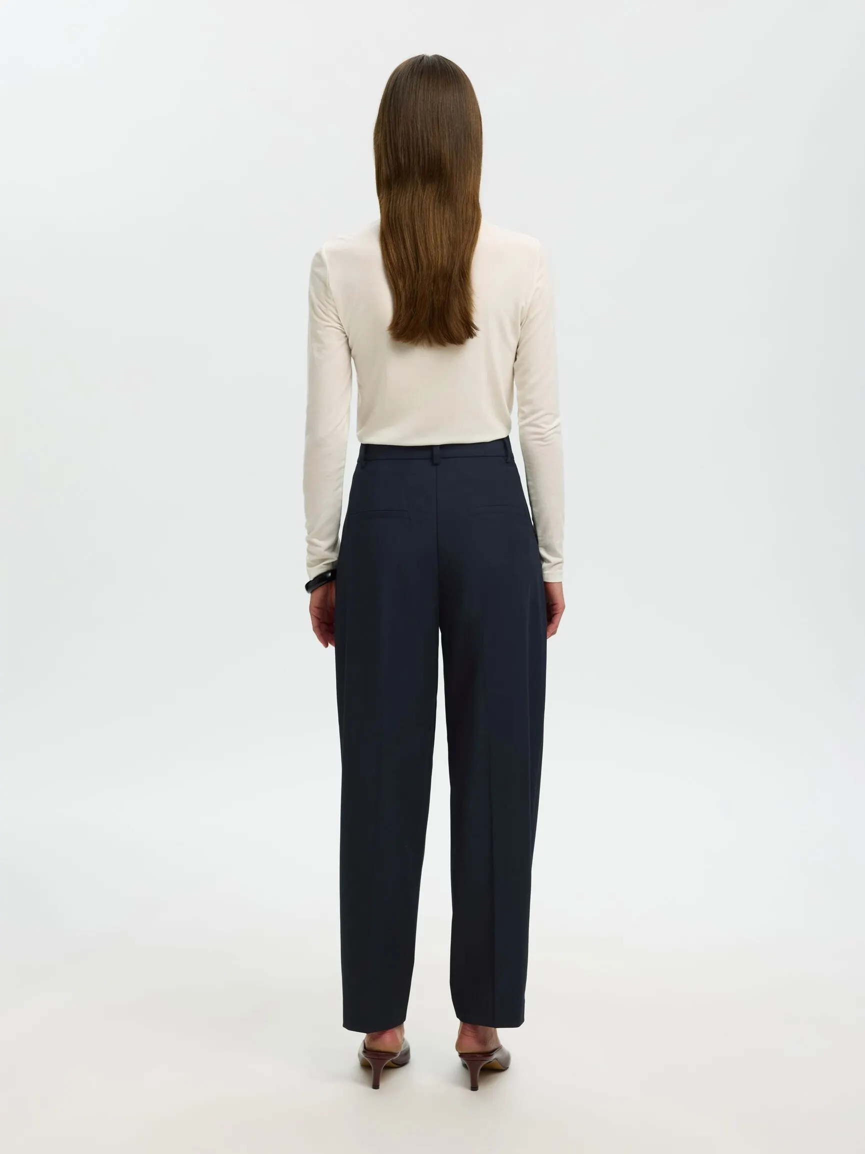 MID WAIST BUKSE MED BARREL FIT