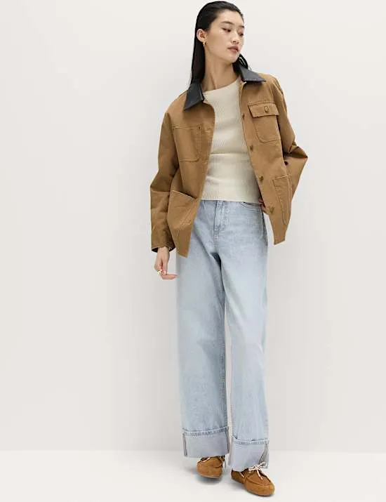 Hoch geschnittene Jeans mit Umschlag und weitem Bein