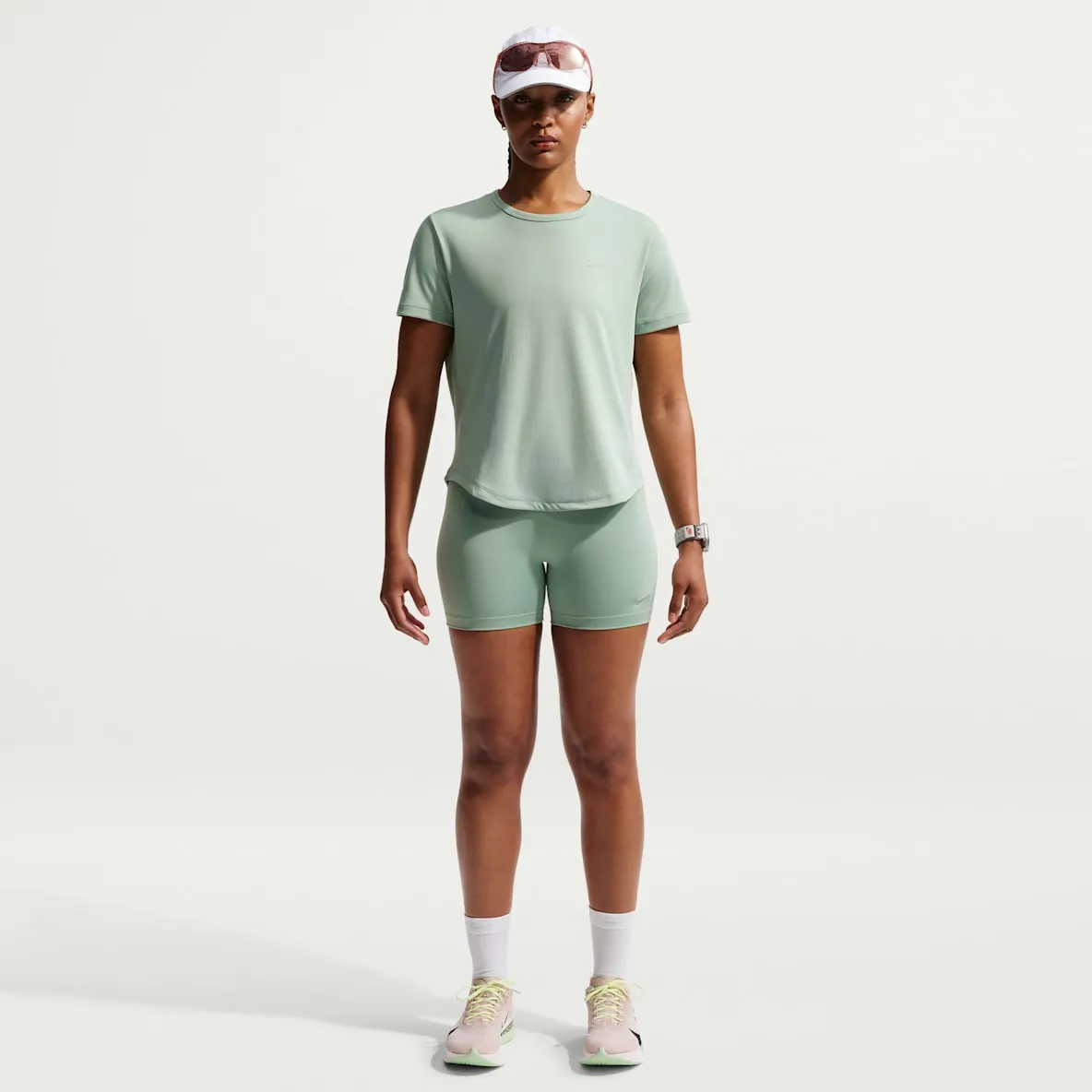 Tettsittende løpeshorts med høyt liv til dame (8 cm)