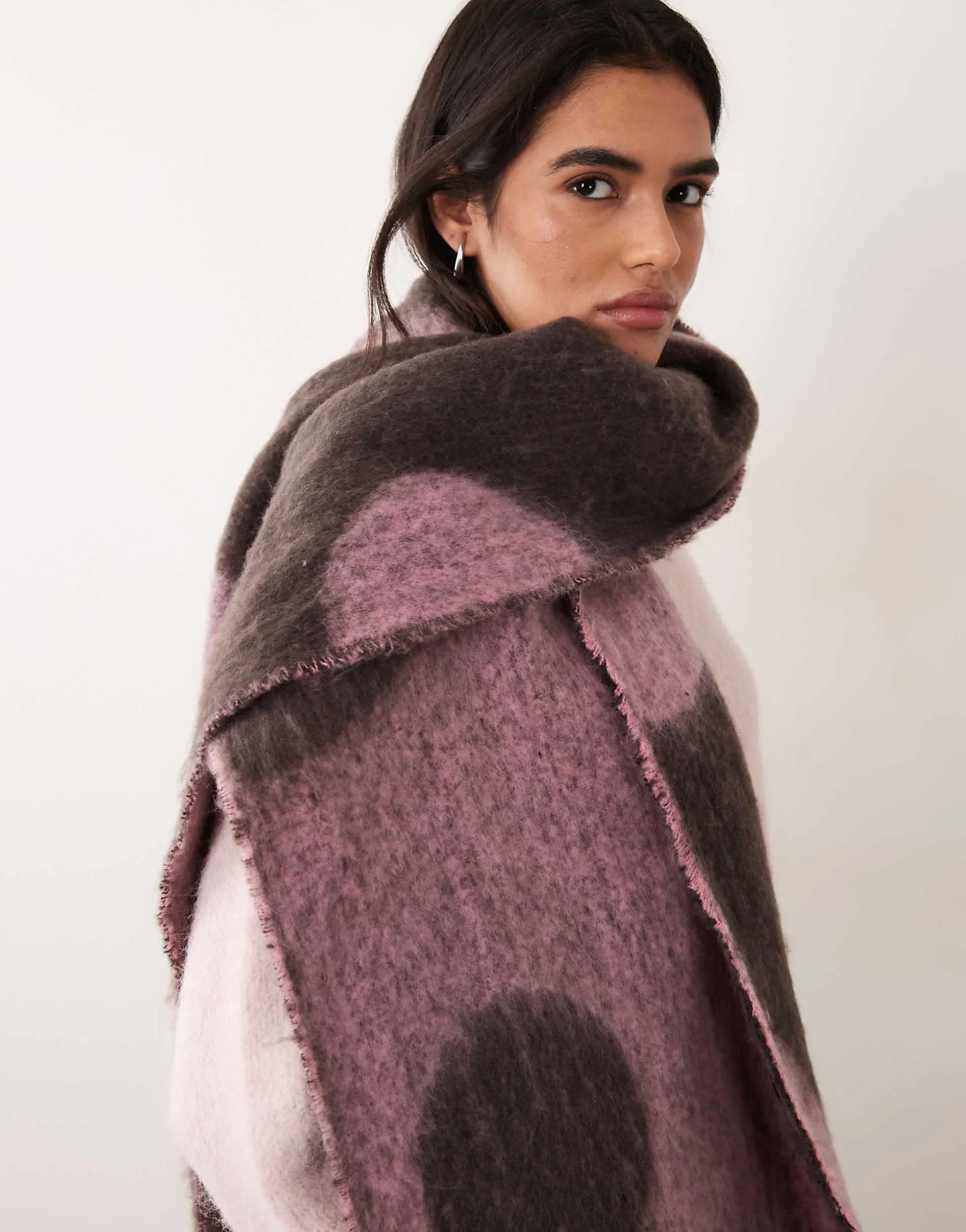 Pieces super soft knitted scarf in dark brown and lilac polka dot