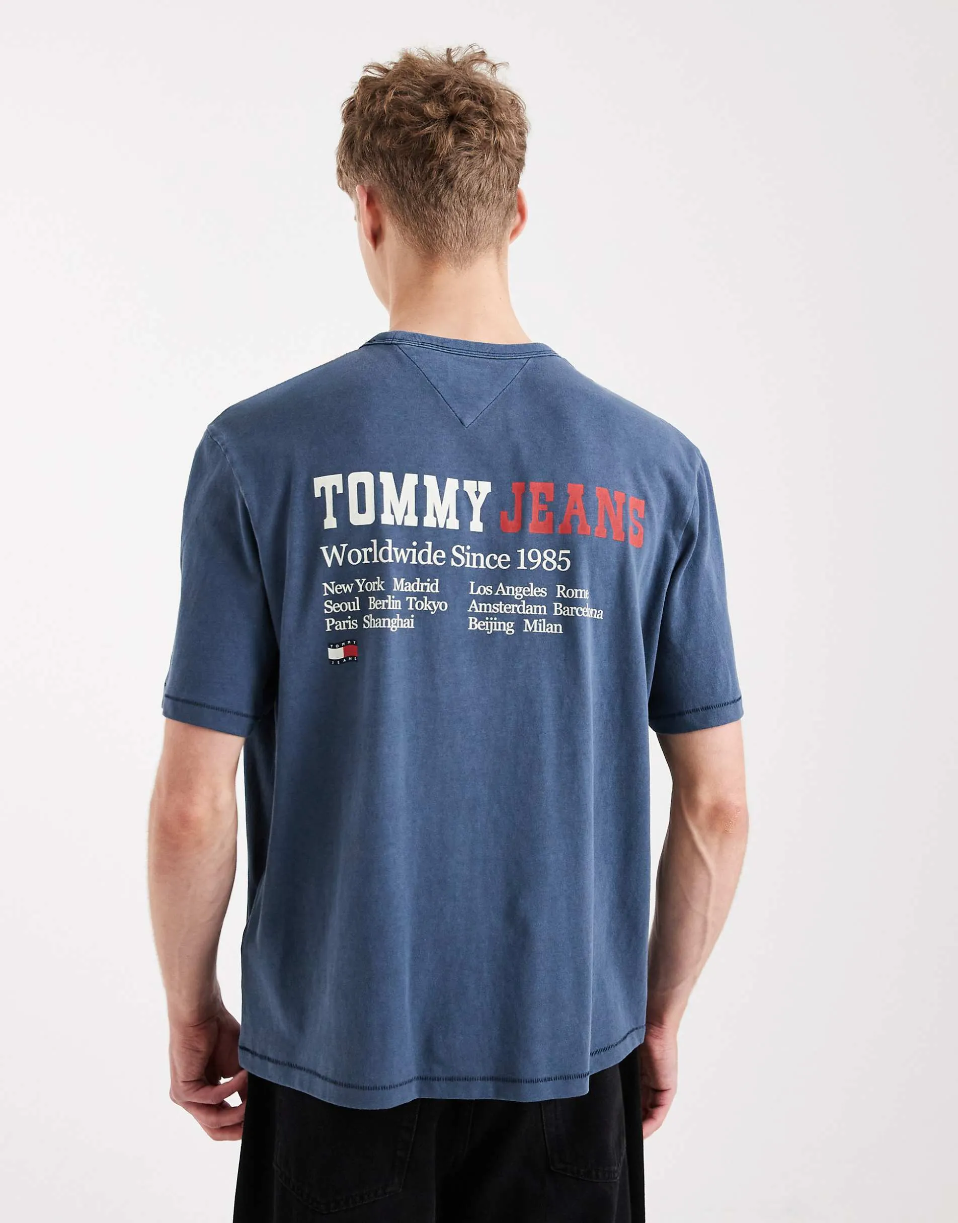 Tommy Jeans 90s waving flag logo t-shirt in washed navy
