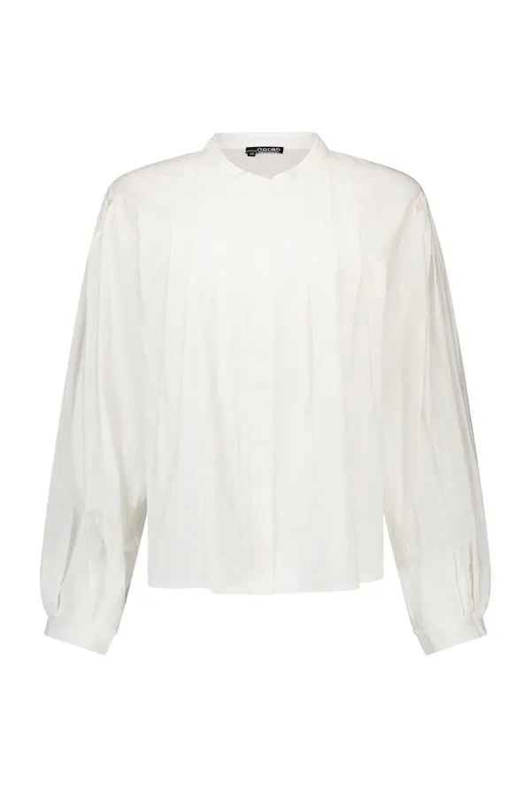 Off-white blouse met plooien