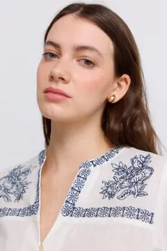 Blusa bordada manga larga