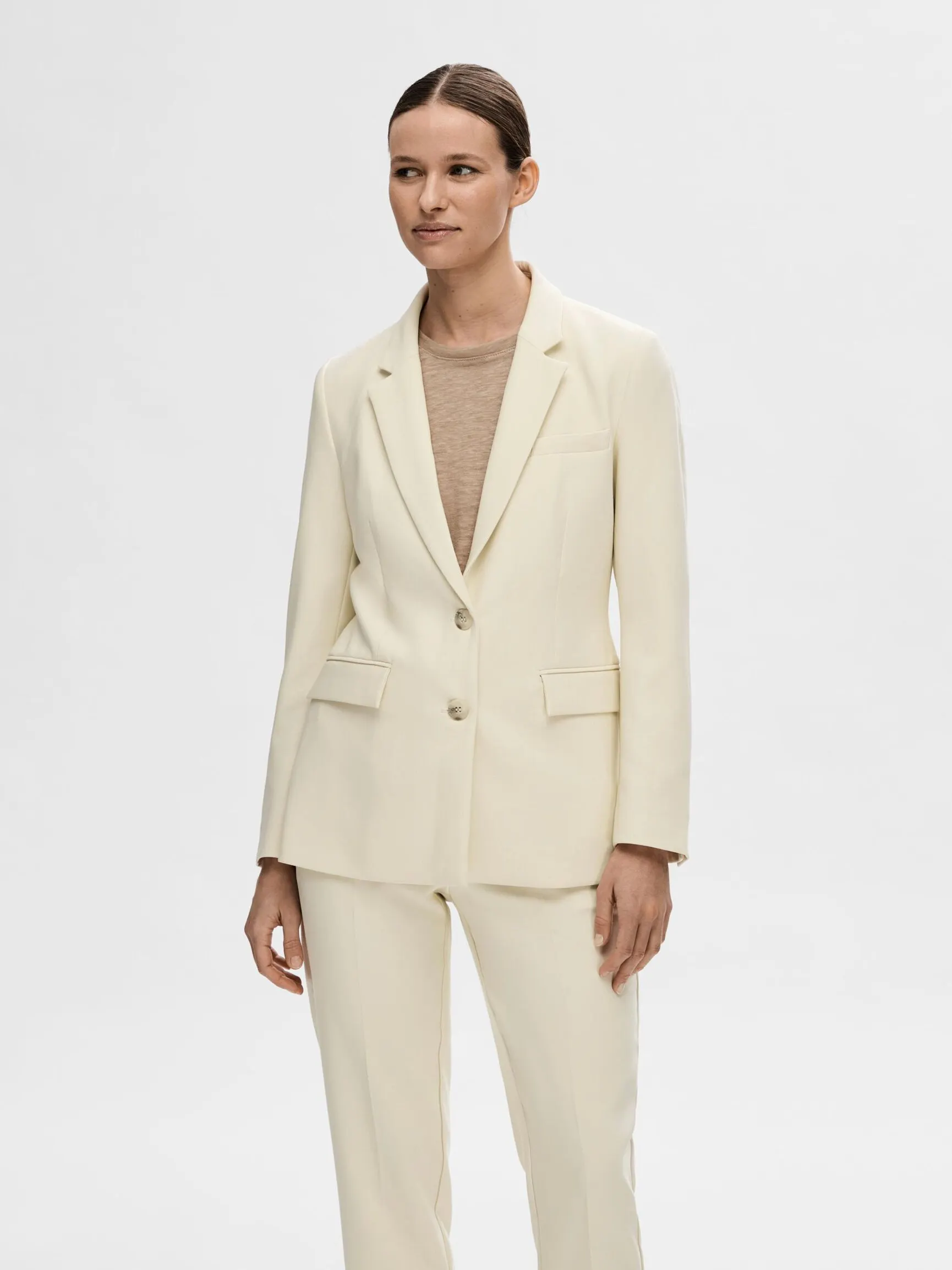 TETTSITTENDE ENKELTSPENT FORMELT JAKKESLAG BLAZER