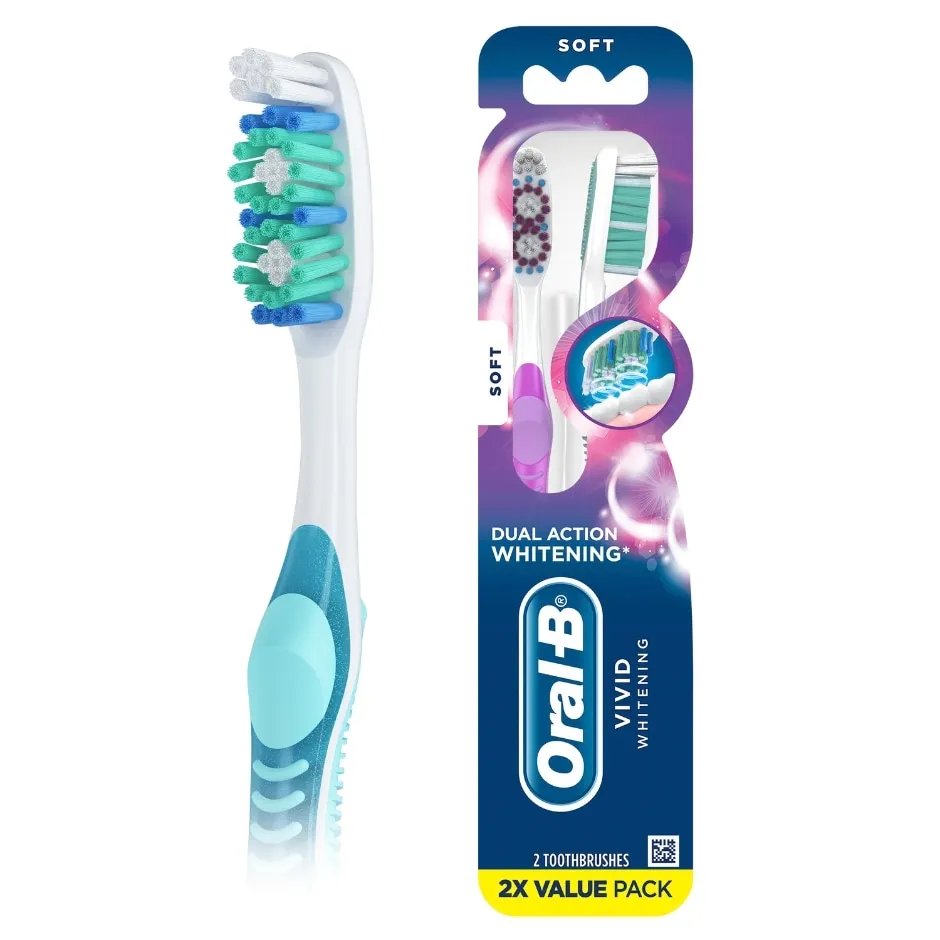 Oral-B Vivid Whitening Manual Toothbrush, Medium, 2 Count