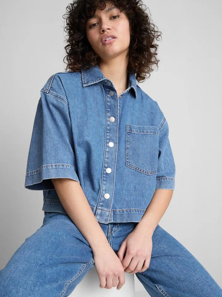Camicia corta squadrata in denim di cotone