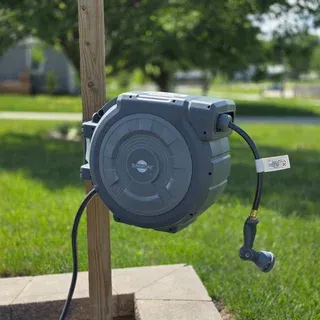 Sunneday 100 ft 5/8" Automatic Retractable Garden Hose Reel with Wall Mount