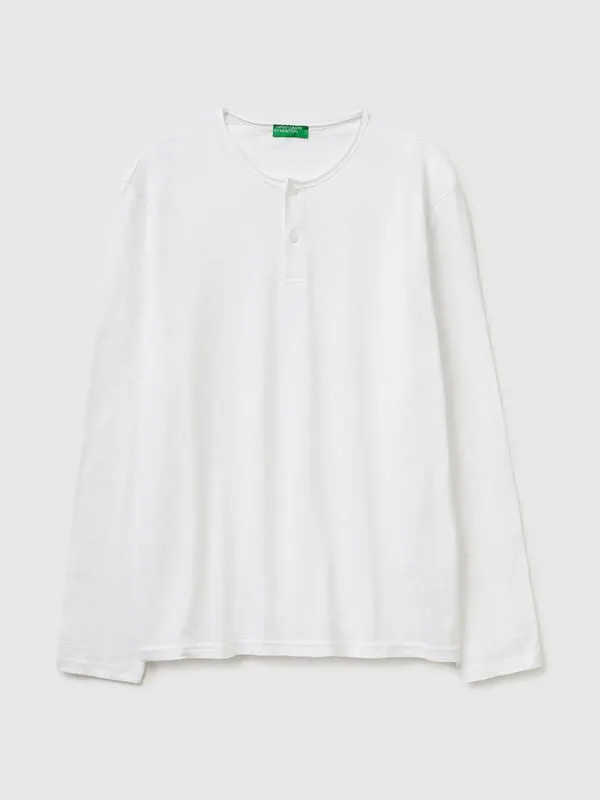 T-shirt with henley neck