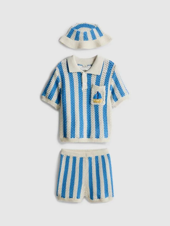 0–18 mois | Ensemble polo, short et bonnet rayé nouveau-né