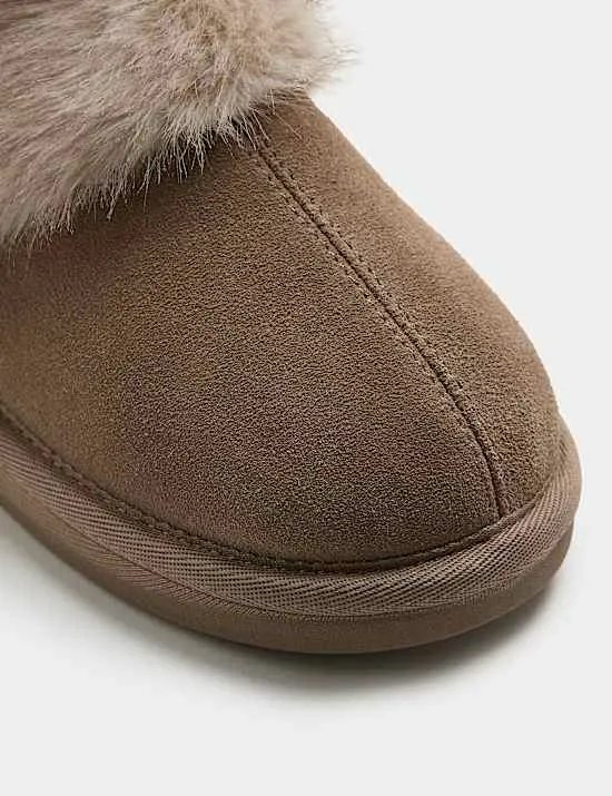 Pantoffeln aus Wildleder mit Kunstpelz-Besatz
