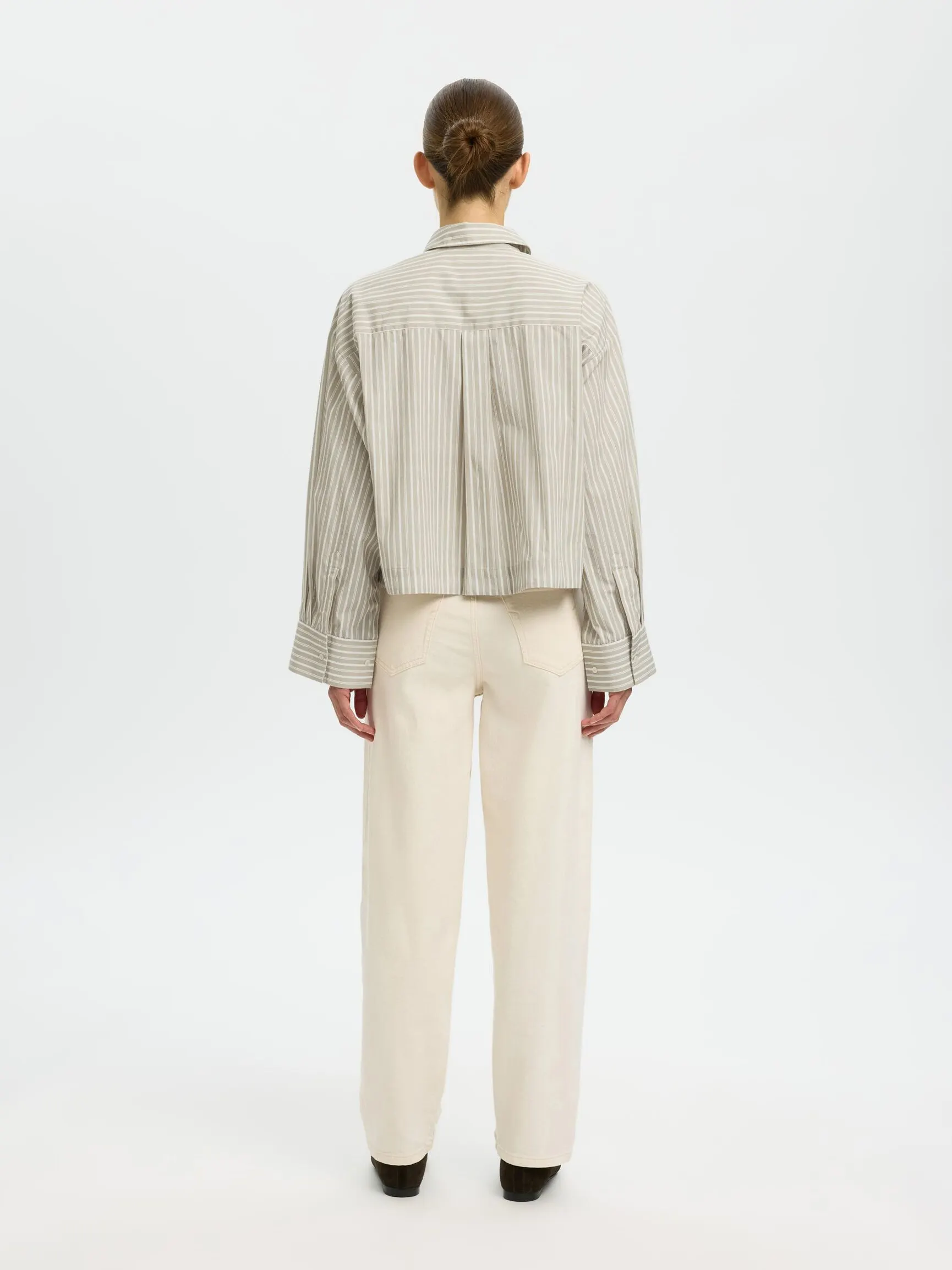 BOXY PASSFORM CROPPED SKJORTE