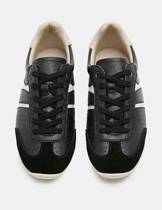 Retro-Lederturnschuhe mit seitlichem Detail
