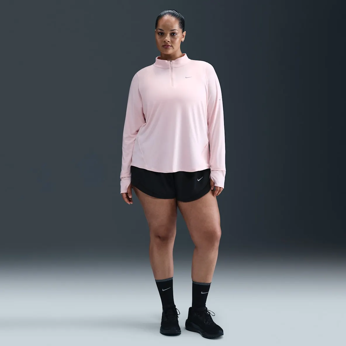 Dri-FIT fôret løpeshorts med mellomhøyt liv til dame (8 cm) (Plus Size)