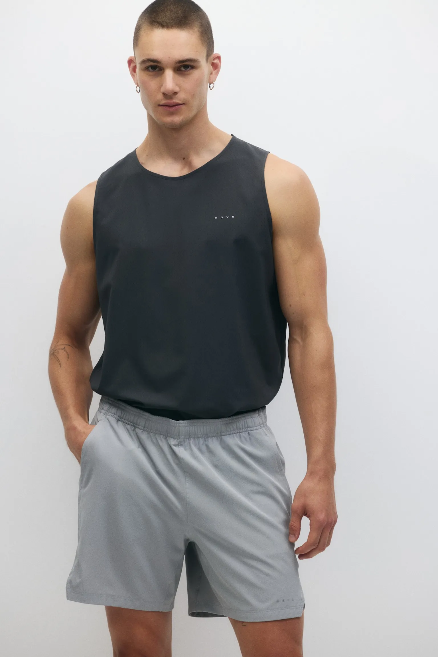 Shorts deportivos con DryMove™