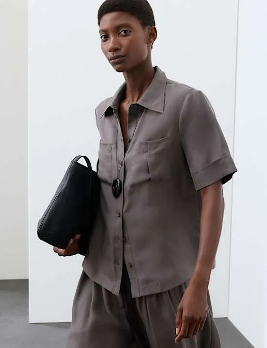 Hemd im Utility-Stil aus reiner Seide mit Kragen