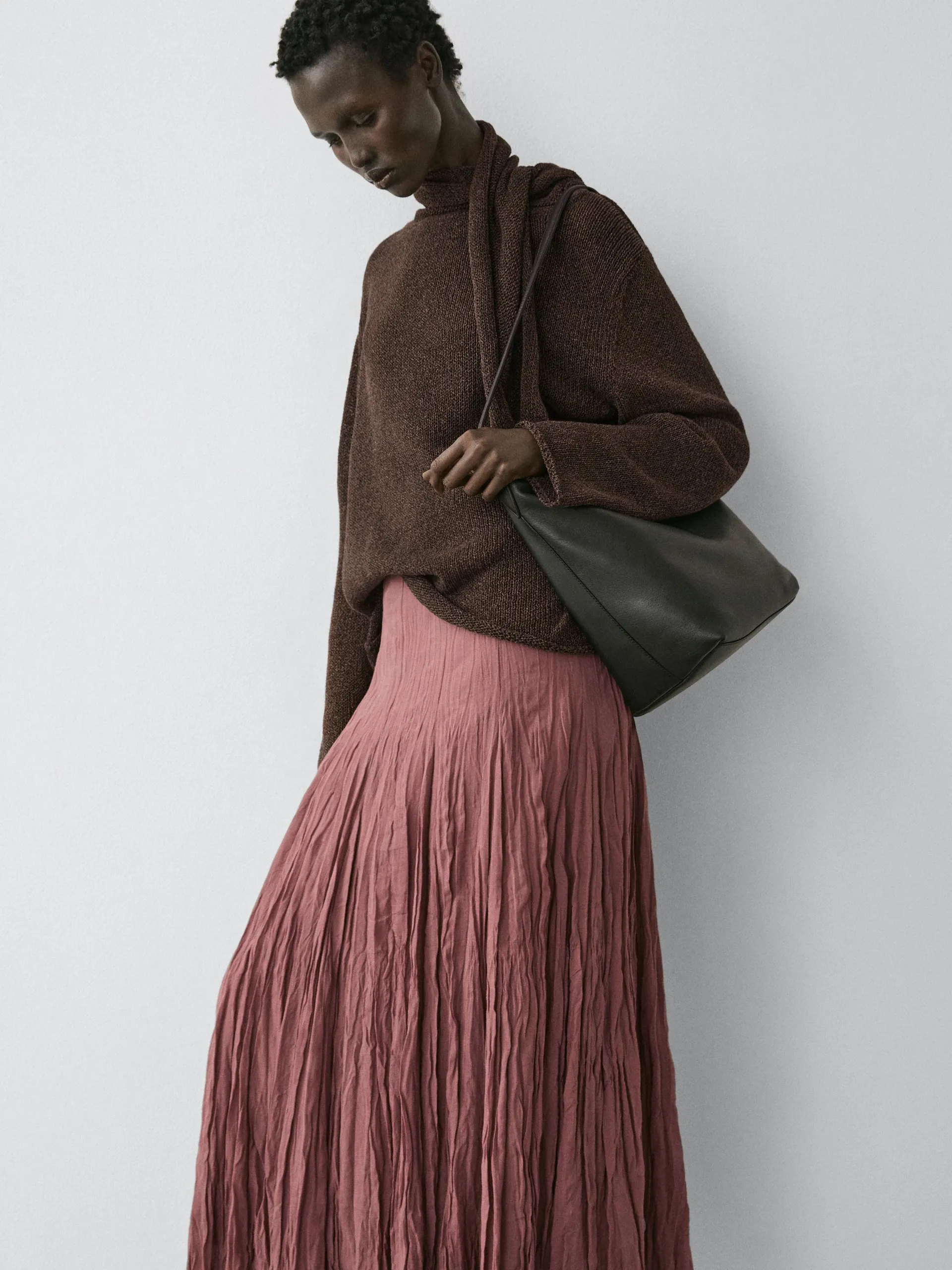 Splývavá midi sukně s godety