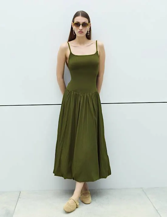 Midaxi-Skaterkleid mit eckigem Ausschnitt und Ballonsaum