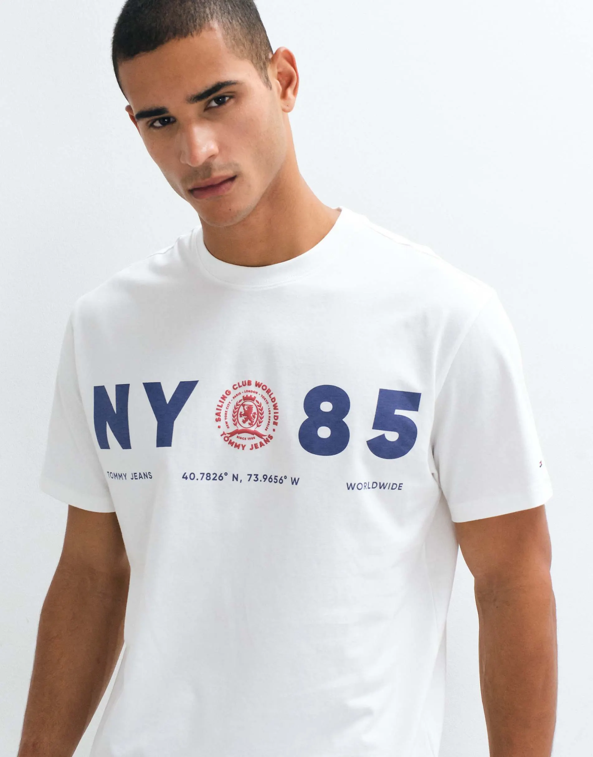 Tommy Jeans 1985 logo relaxed fit t-shirt in white