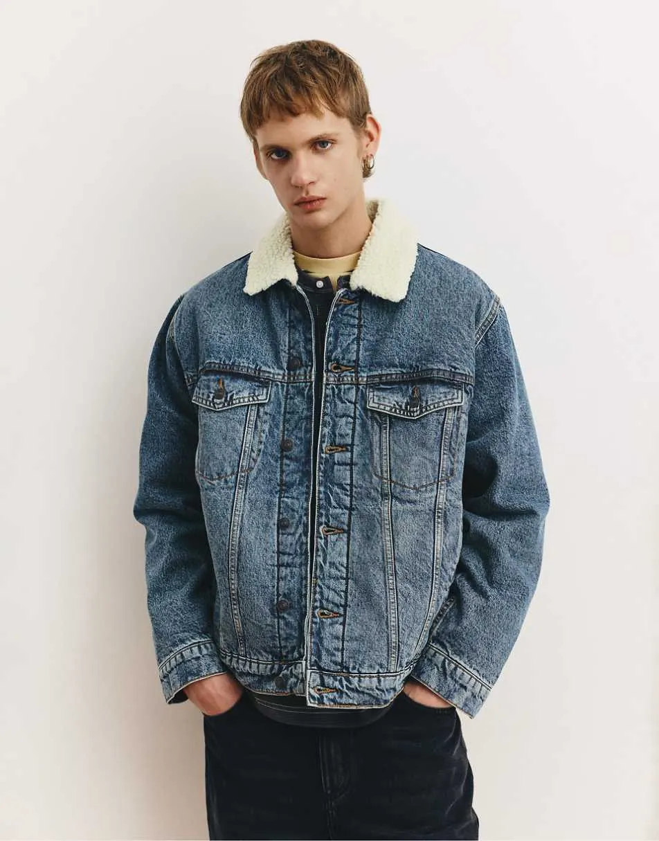 Pull&Bear Denim jacket with faux shearling collar in medium blue