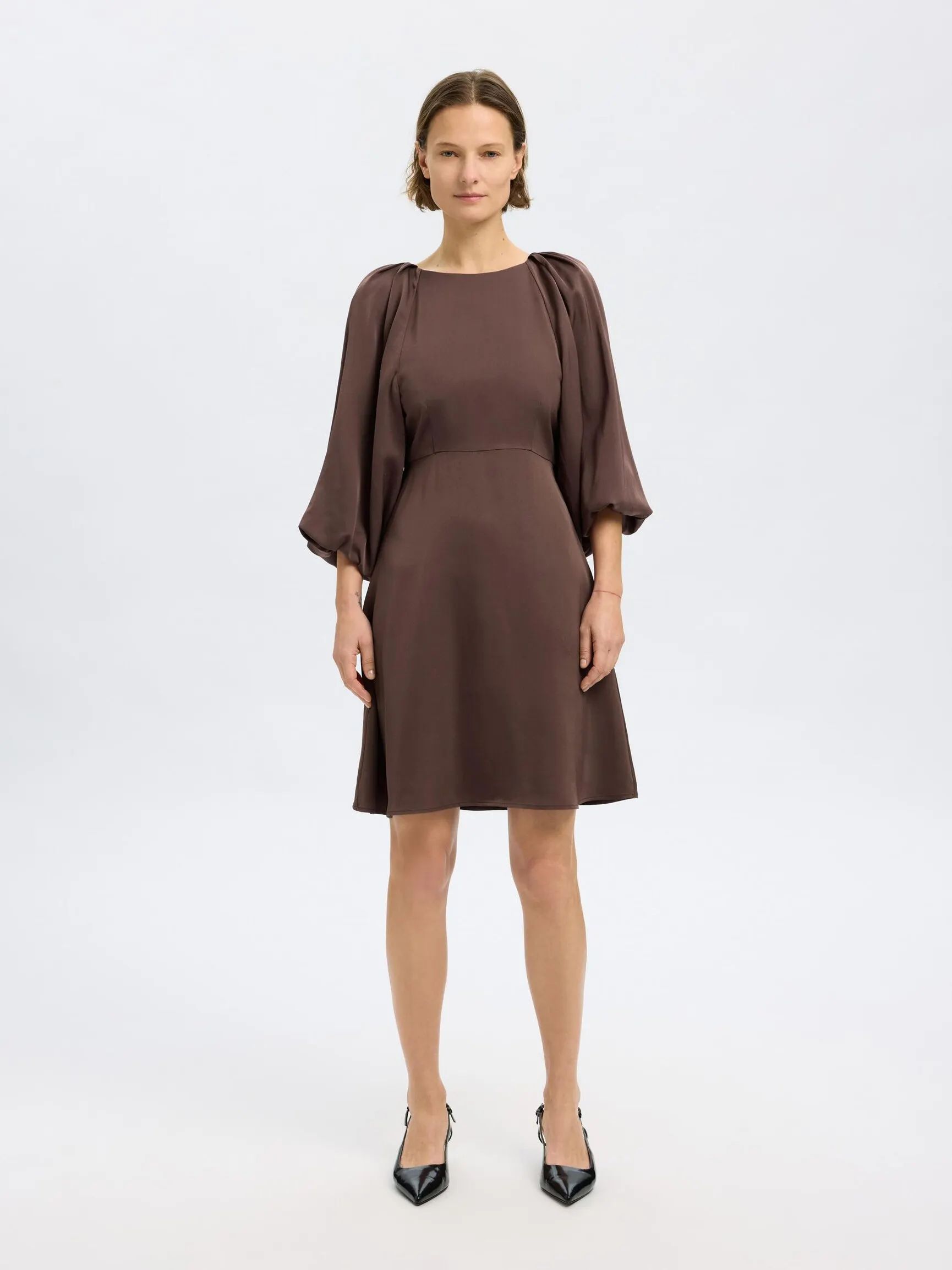 ÅPEN RYGG MINIKJOLE