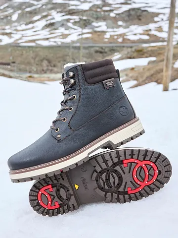 Ullfôret boots med vendbare brodder