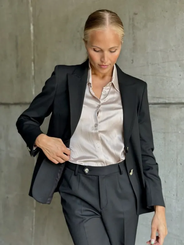 Ginette Pointy Ebony Black