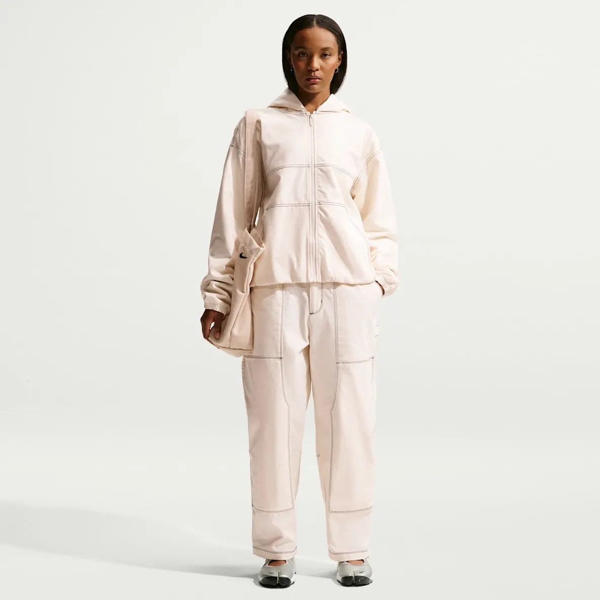 Snekkerbukse med lavt liv og ledig passform til dame