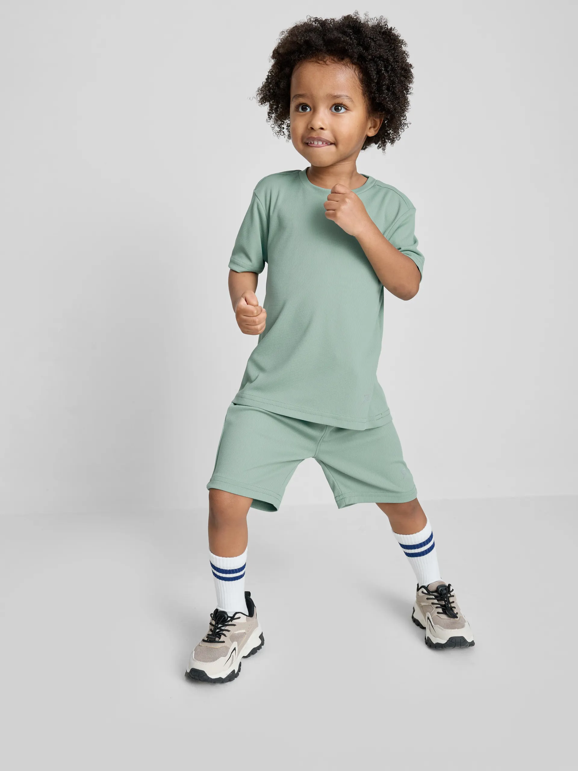 18 mois–7 ans | Ensemble de sport t-shirt et short