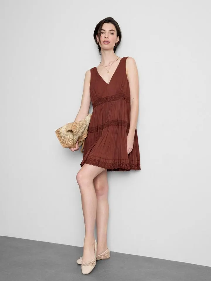 Mini robe froncée à col en V