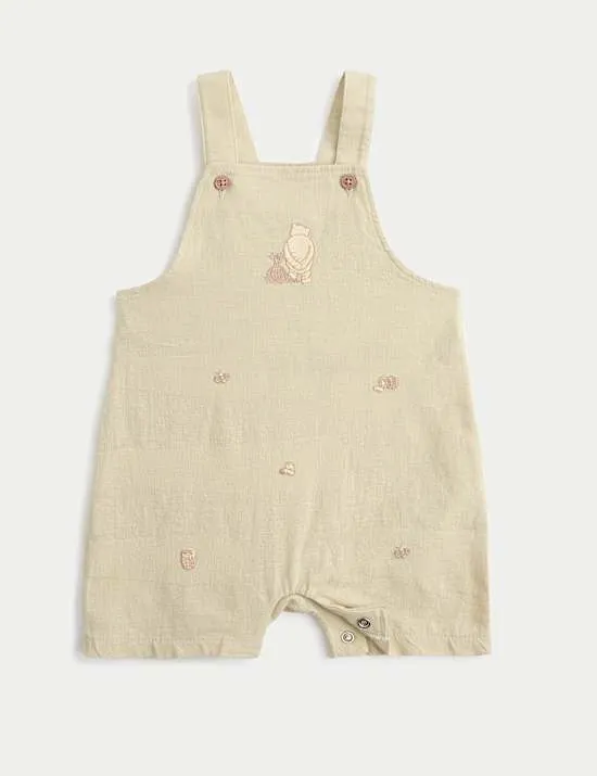 Kurze Latzhose mit Winnie the Pooh & Friends™-Motiv (3,2 kg–12 M.)