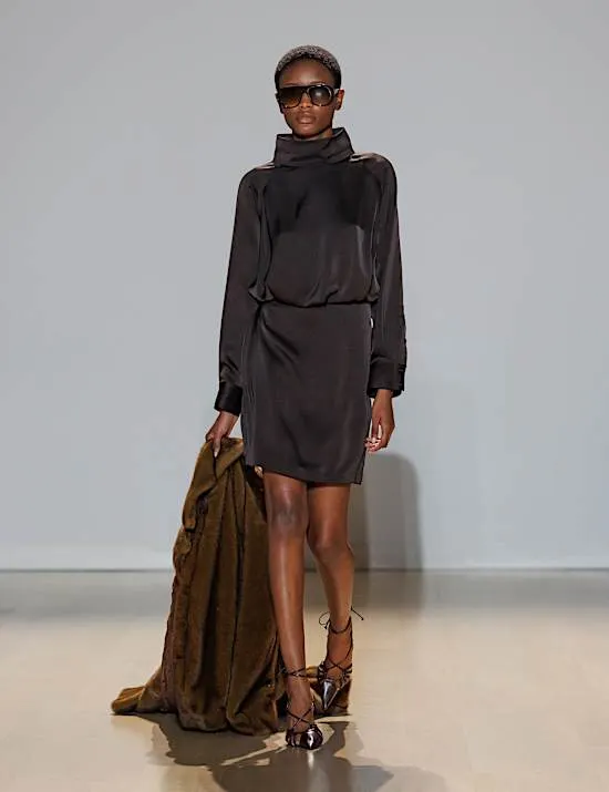 Tailliertes Blouson-Minikleid mit Stehkragen