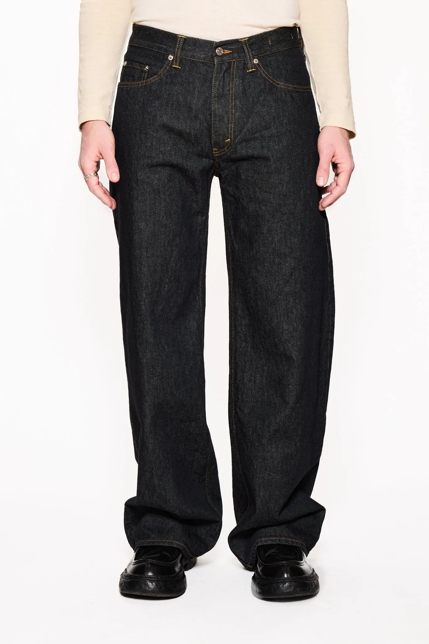 Low-Waist Wide Leg Jeans
