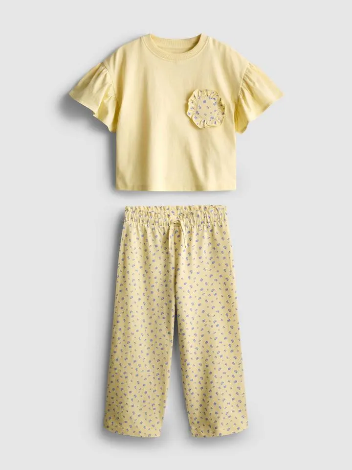 18 mois–9 ans | T-shirt à volants et pantalon