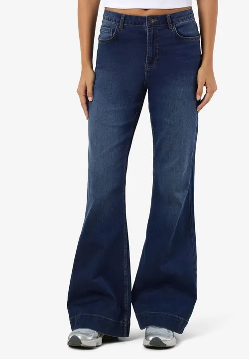 Flared NMROOXY - Flared jeans - medium blue denim