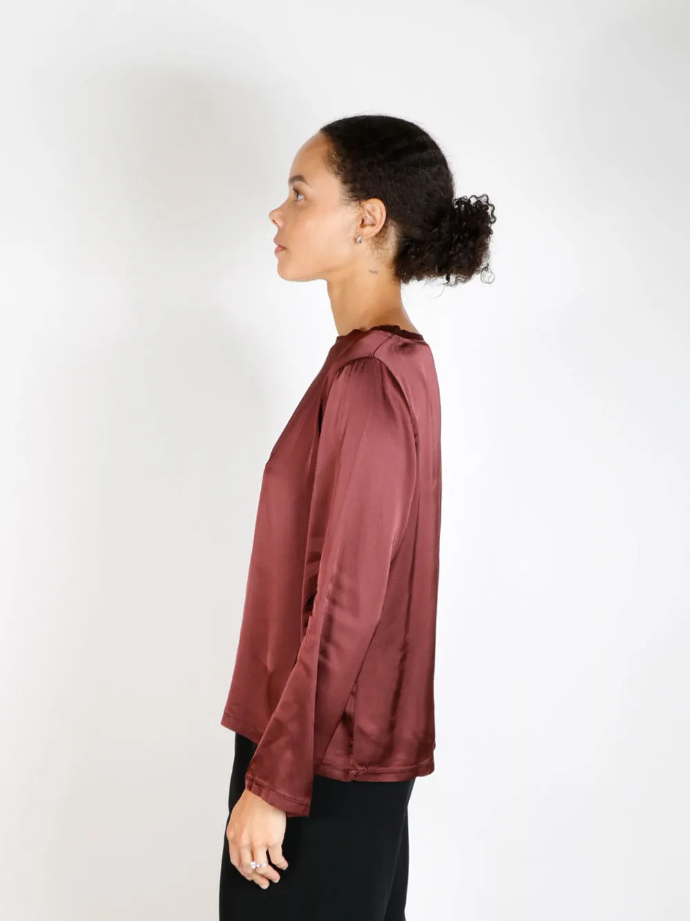 CREW NECK BLOUSE