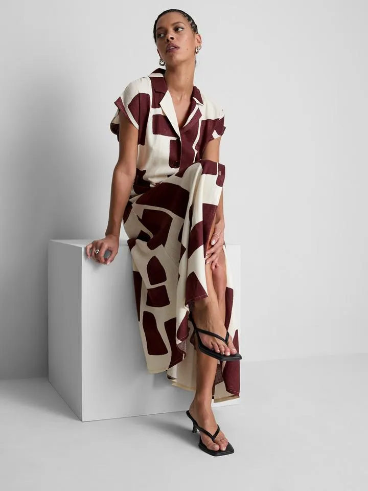 Robe chemise mi-longue à manches courtes