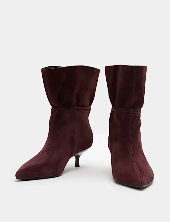 Geraffte Stiefeletten aus Wildleder mit kleinem Absatz