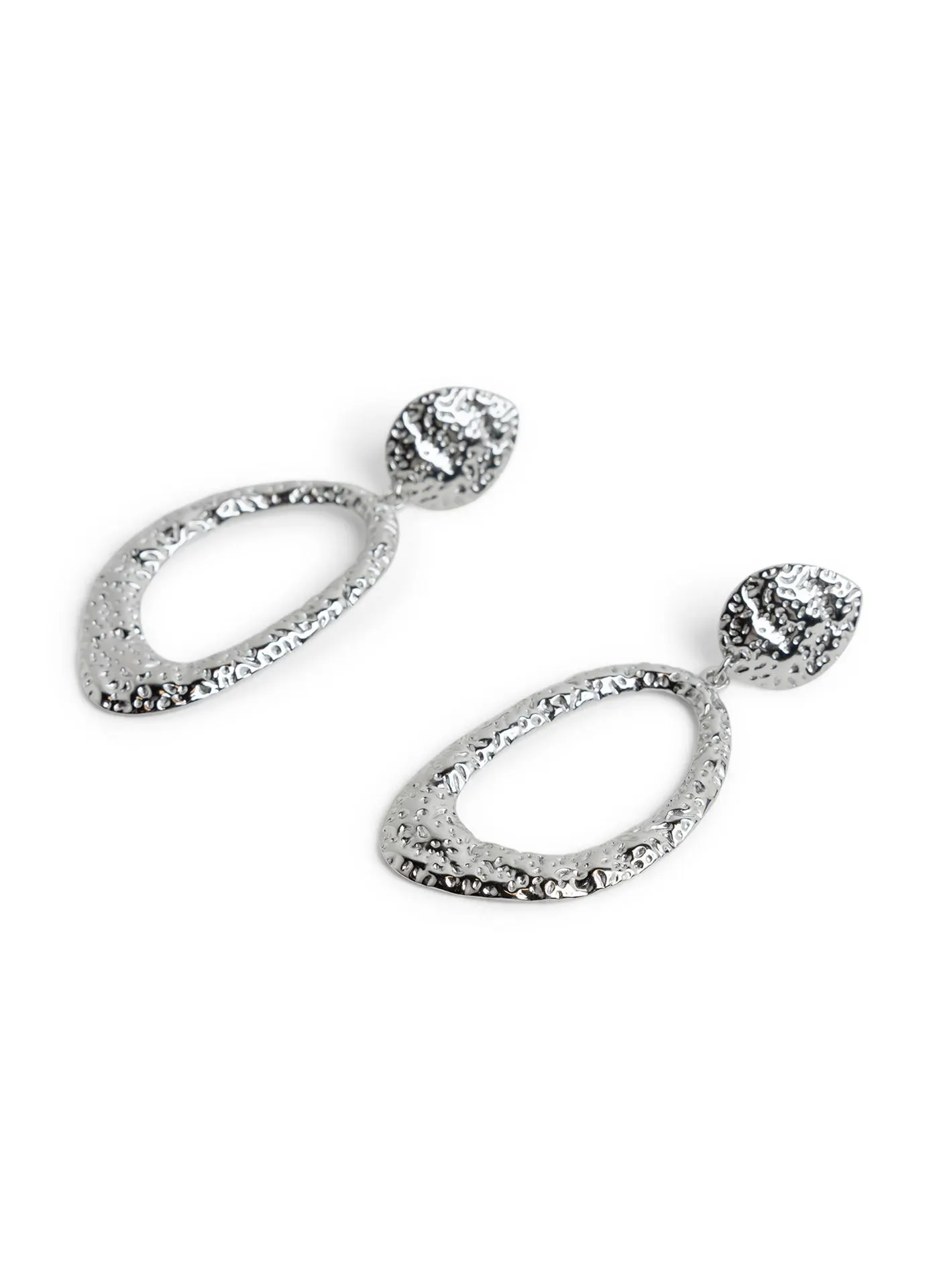 Zilverkleurige oorbellen met ovale hanger