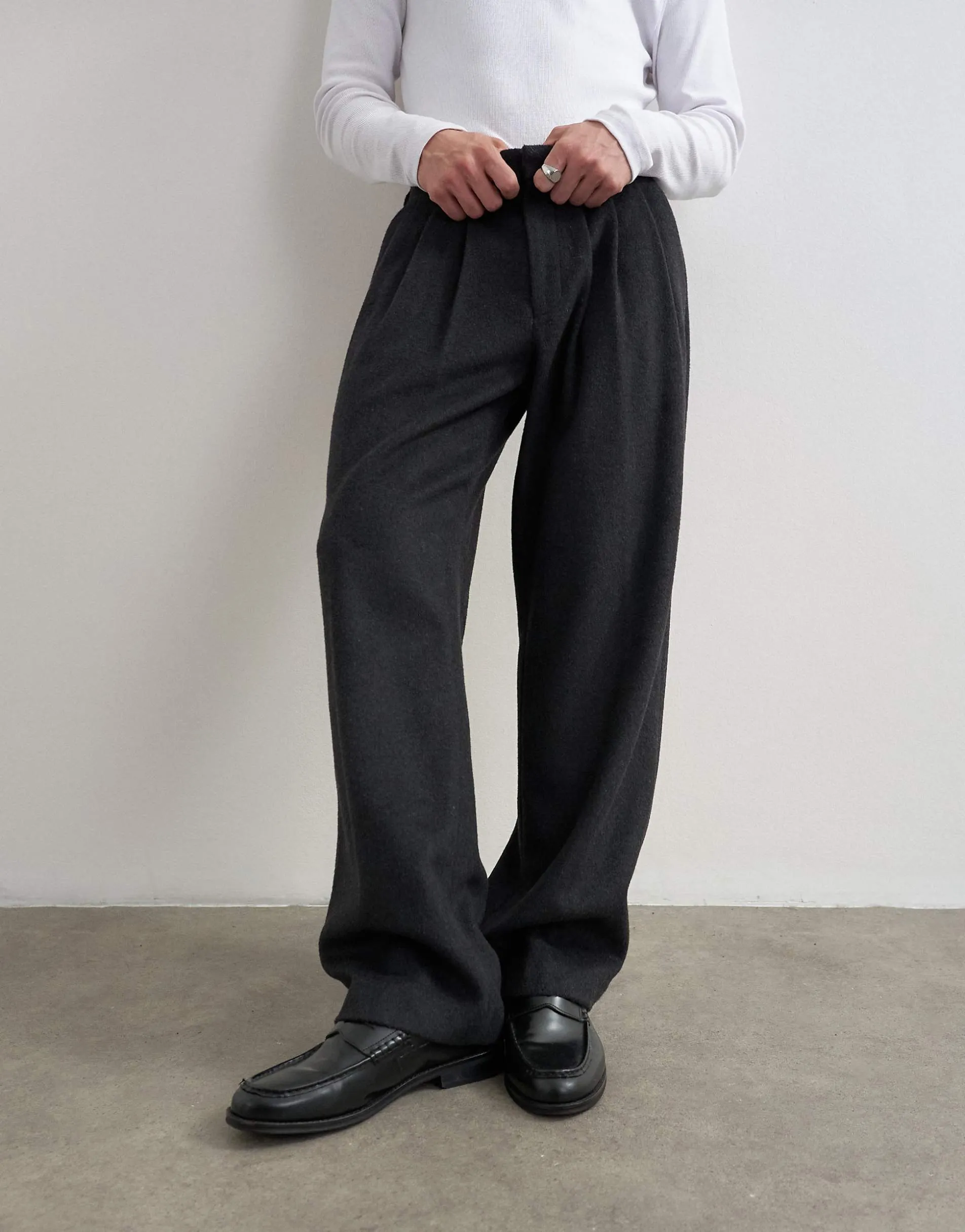 Topman wide leg textured trouser with pleats in charcoal