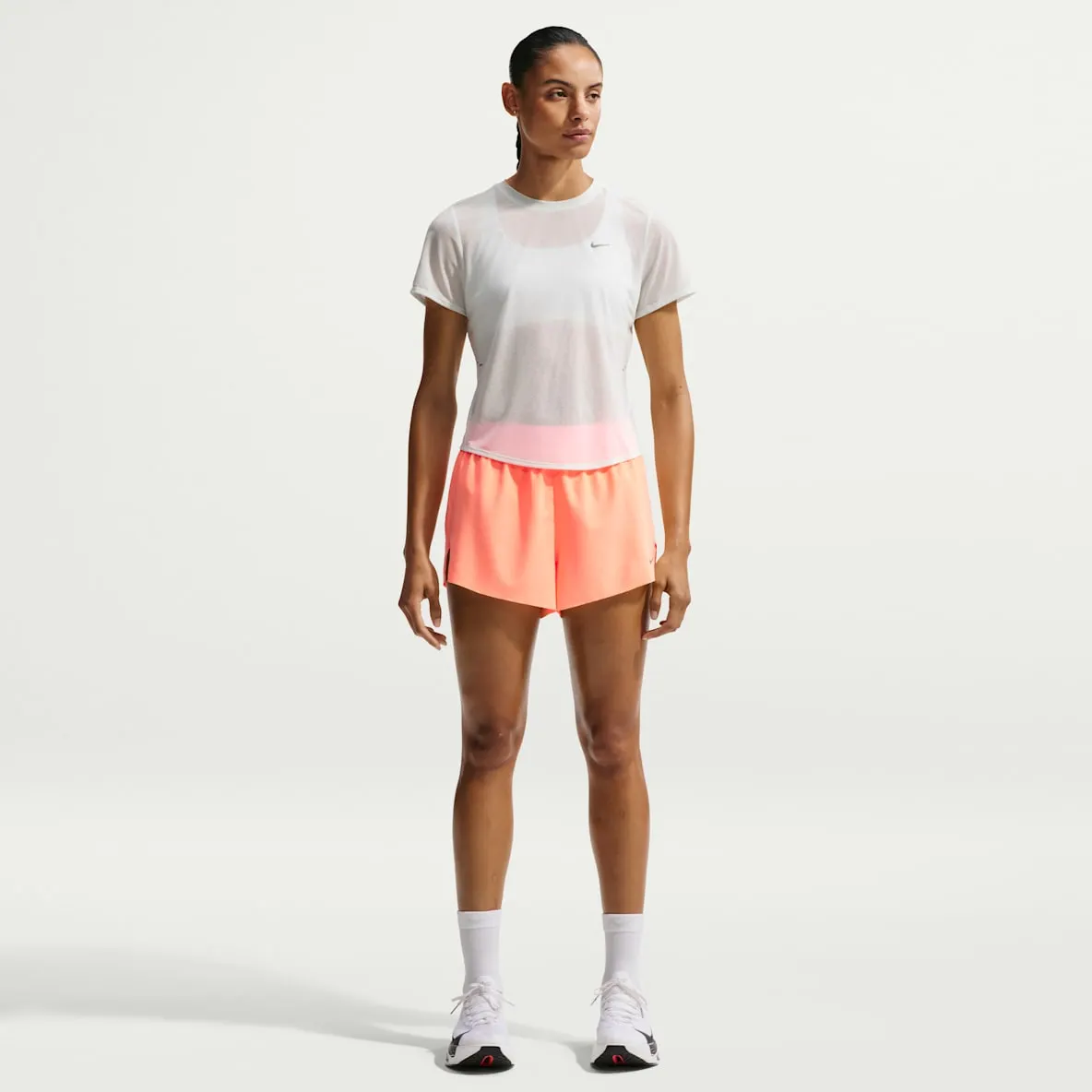 Dri-FIT fôret løpeshorts med mellomhøyt liv til dame (6 cm)